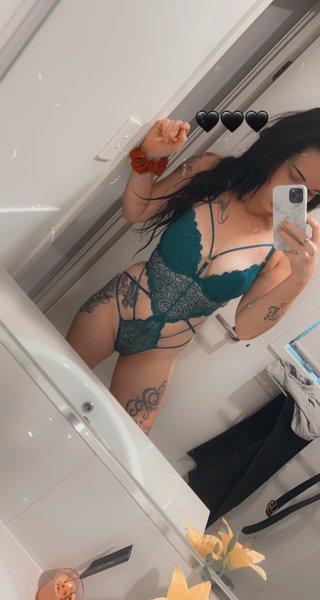 brunetteeebarbieee1240