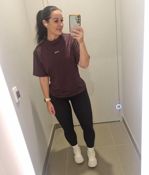 the_naughty_brunette